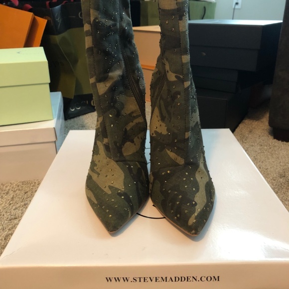 Steve Madden Boots - Picture 2 of 5